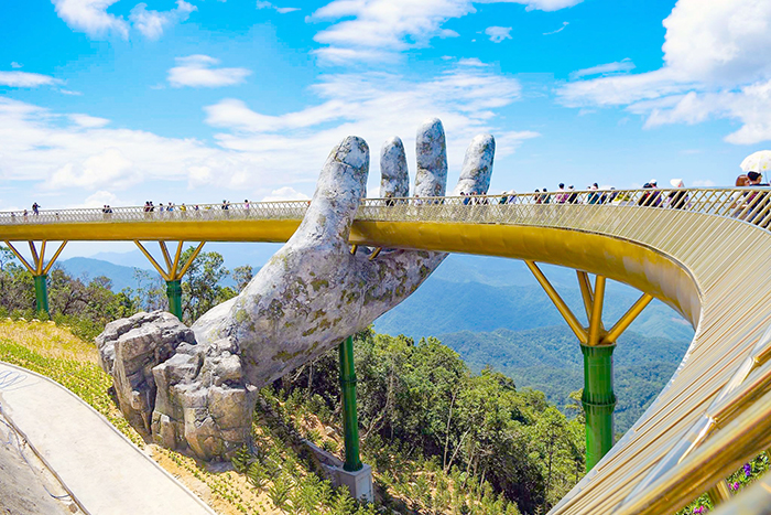 Golden Bridge, in the form of two giant caring hands is really suits generis worldwide. Photo: Dang Mi Ro